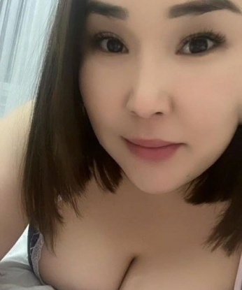 Живу в Москве, и у меня есть все условия для нашей незабываемой встречи. Нежная и страстная, я готова окунуться с тобой в мир наслаждения и сексуальных утех. Мои услуги включают классический секс, оральный секс, анальный секс, эротический массаж и многое другое. У меня отличные отзывы от предыдущих клиентов, и наши фото подтверждают мою красоту и сексуальность. Позвони мне и мы организуем встречу, которую ты никогда не забудешь. 😉💋 1740, 28 лет